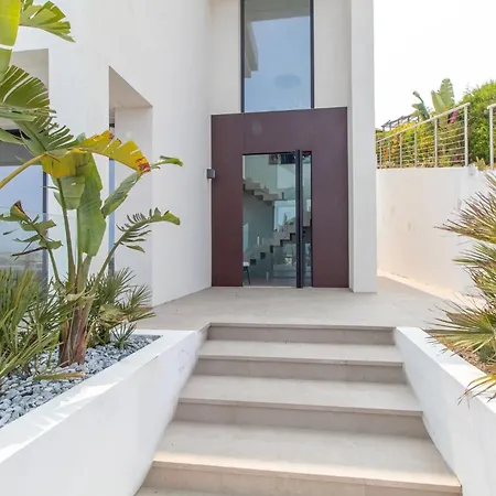 Villa Barthelemy, Ericeira Luxury *